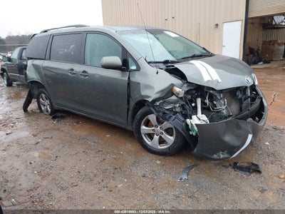 TOYOTA SIENNA 2011