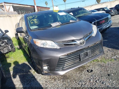 TOYOTA SIENNA 2018