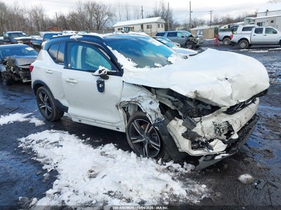 VOLVO XC40 2021