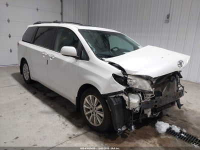 TOYOTA SIENNA 2011