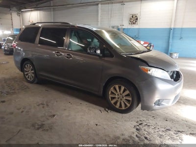 TOYOTA SIENNA 2015