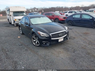 INFINITI Q70 2017
