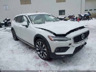 VOLVO V60 CROSS COUNTRY 2025