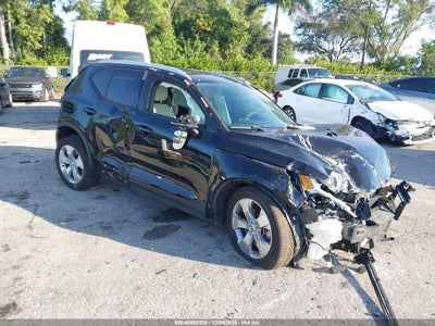 VOLVO XC40 2020