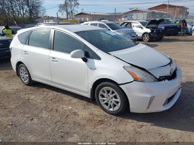 TOYOTA PRIUS V 2013