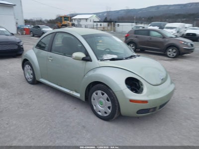 VOLKSWAGEN NEW BEETLE 2010
