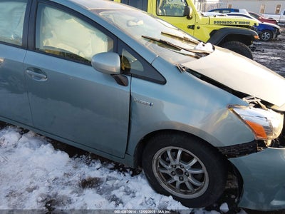 TOYOTA PRIUS V 2016