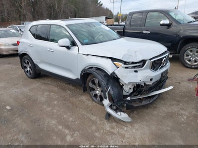 VOLVO XC40 2022