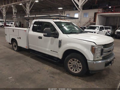 FORD F-350 CHASSIS 2018