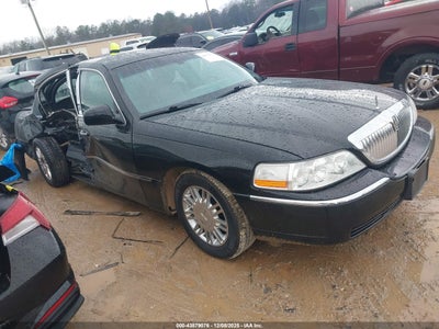 LINCOLN TOWN CAR 2011
