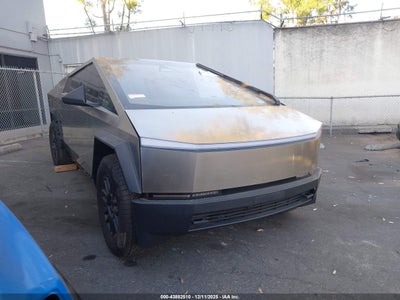 TESLA CYBERTRUCK 2025