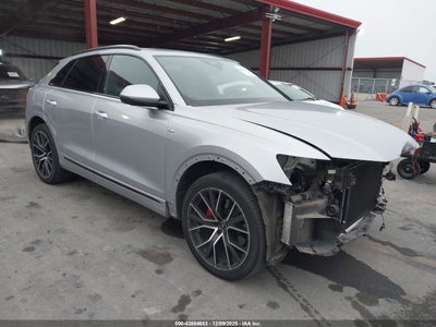 AUDI Q8 2021