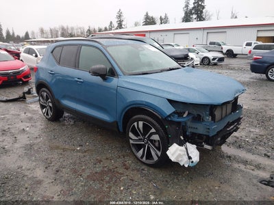 VOLVO XC40 2023