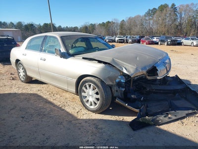 LINCOLN TOWN CAR 2011