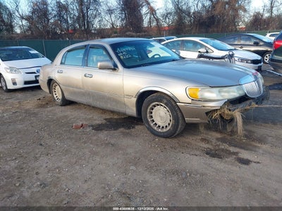 LINCOLN TOWN CAR 2001