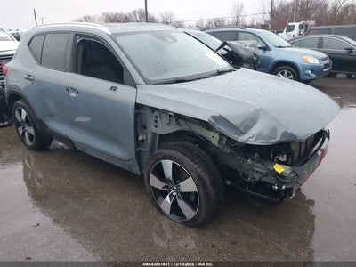 VOLVO XC40 2021