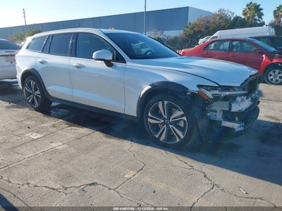 VOLVO V60 CROSS COUNTRY 2025