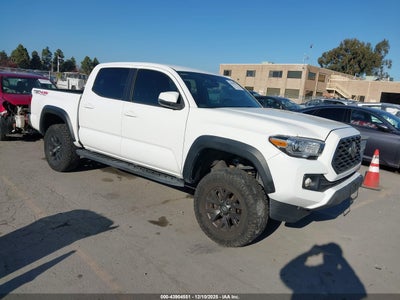 TOYOTA TACOMA 2018