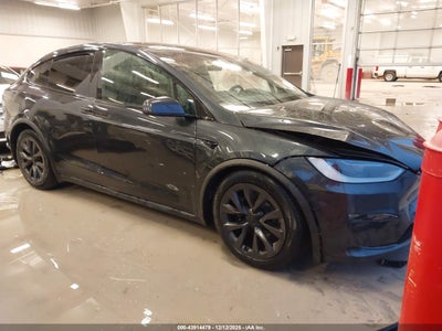 TESLA MODEL X 2024