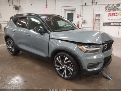 VOLVO XC40 2020