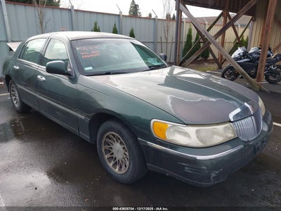LINCOLN TOWN CAR 2001