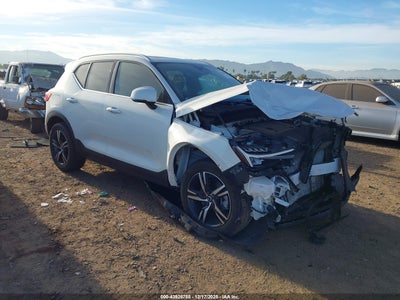 VOLVO XC40 2025
