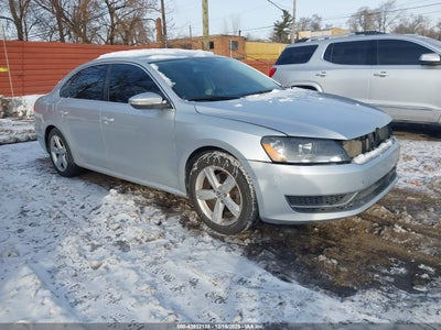 VOLKSWAGEN PASSAT 2012