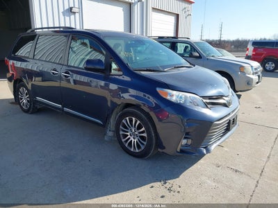 TOYOTA SIENNA 2018