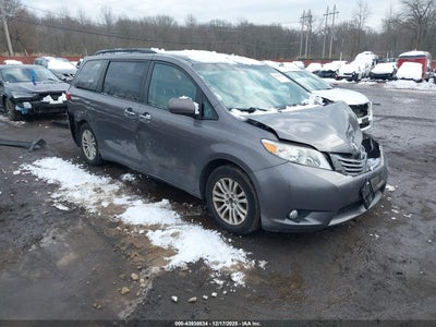 TOYOTA SIENNA 2015
