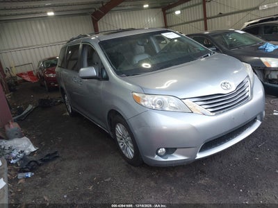TOYOTA SIENNA 2015