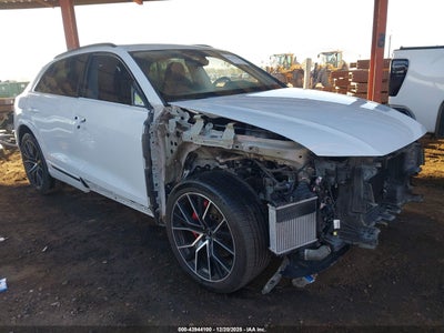 AUDI Q8 2021