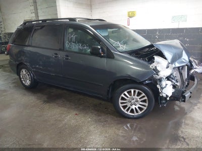 TOYOTA SIENNA 2010