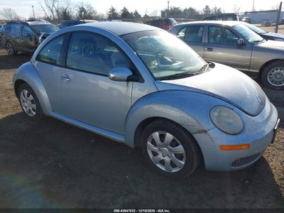 VOLKSWAGEN NEW BEETLE 2010