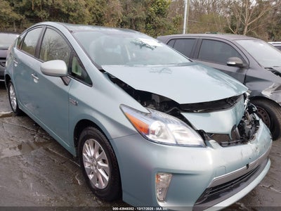 TOYOTA PRIUS PLUG-IN 2013