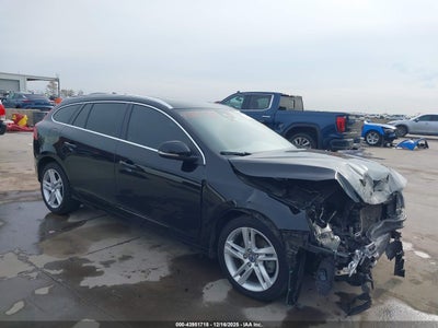 VOLVO V60 2015