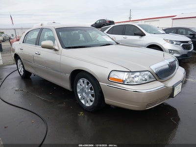 LINCOLN TOWN CAR 2010