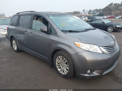 TOYOTA SIENNA 2015