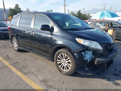 TOYOTA SIENNA 2020