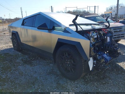 TESLA CYBERTRUCK 2025