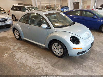 VOLKSWAGEN NEW BEETLE 2010