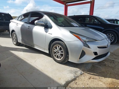 TOYOTA PRIUS 2016