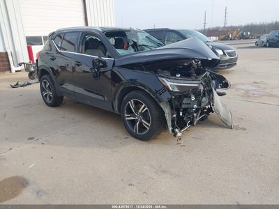 VOLVO XC40 2024