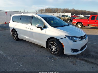 CHRYSLER PACIFICA 2017