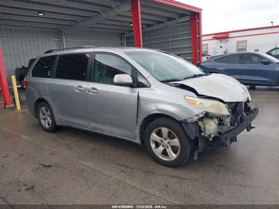 TOYOTA SIENNA 2016