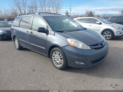 TOYOTA SIENNA 2010
