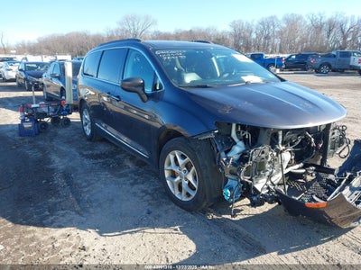 CHRYSLER PACIFICA 2017