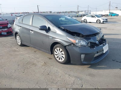 TOYOTA PRIUS PLUG-IN 2015