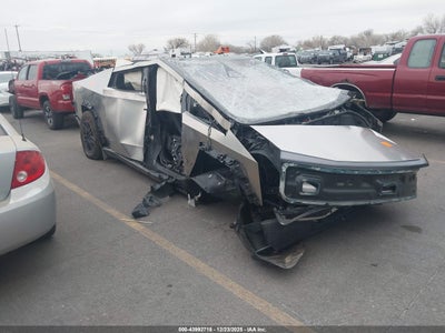 TESLA CYBERTRUCK 2025