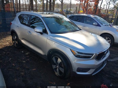 VOLVO XC40 2019