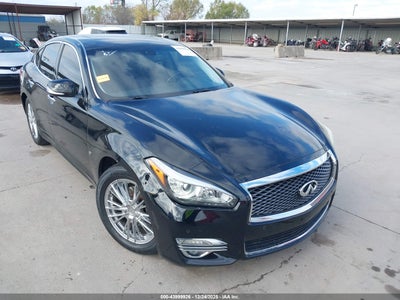 INFINITI Q70 2018